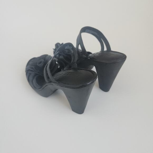 Born Flower Leather Sandals Black - Picture 3 of 10